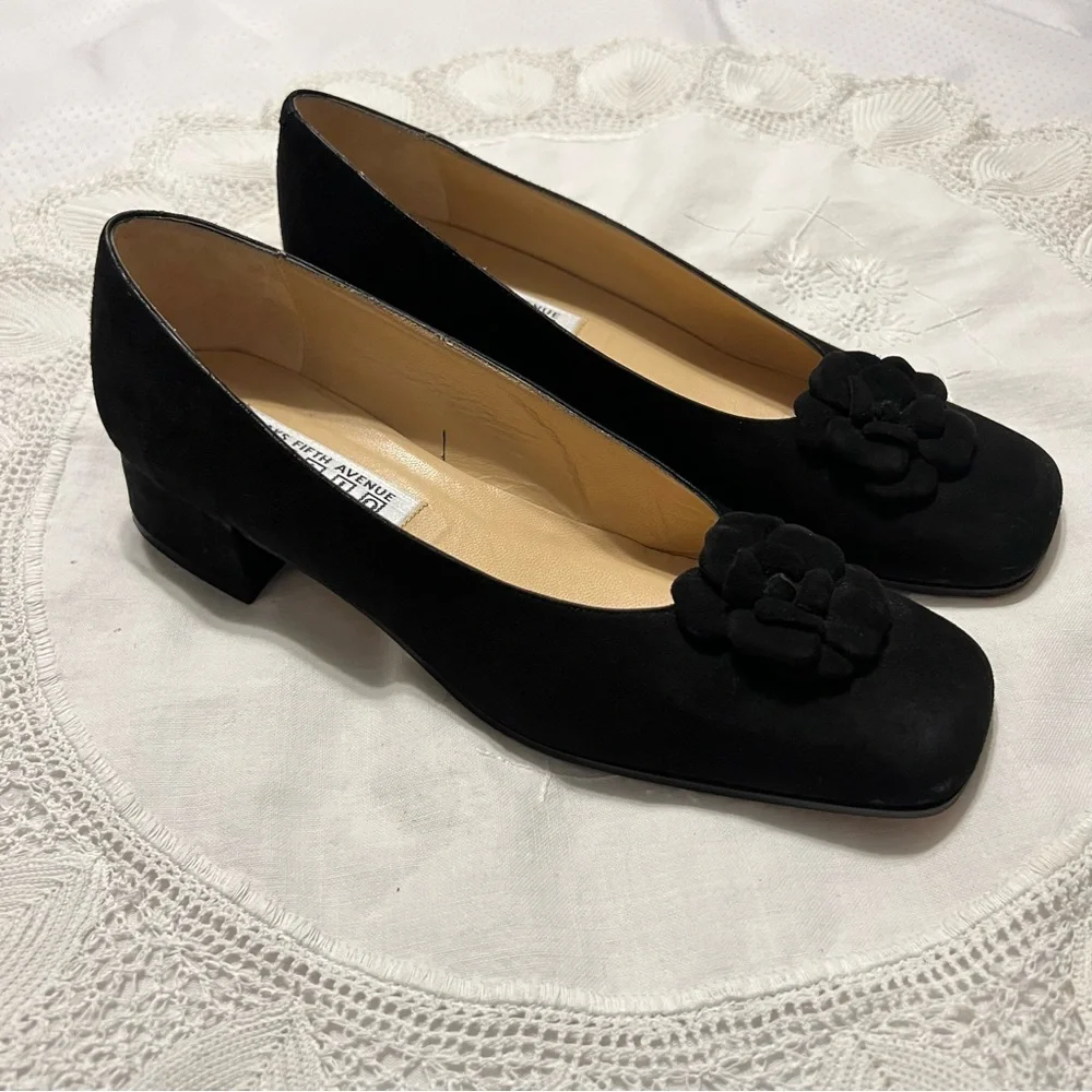 Saks Fifth Avenue Folio Collection Black Suede Pumps Heels Rosette 8.5 AA